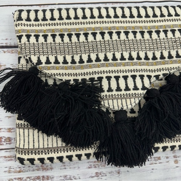 Mud Pie Black & Off White Woven Tassel Clutch New - Picture 2 of 11